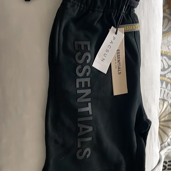 Essentials boys shorts large - Picture 4 of 7